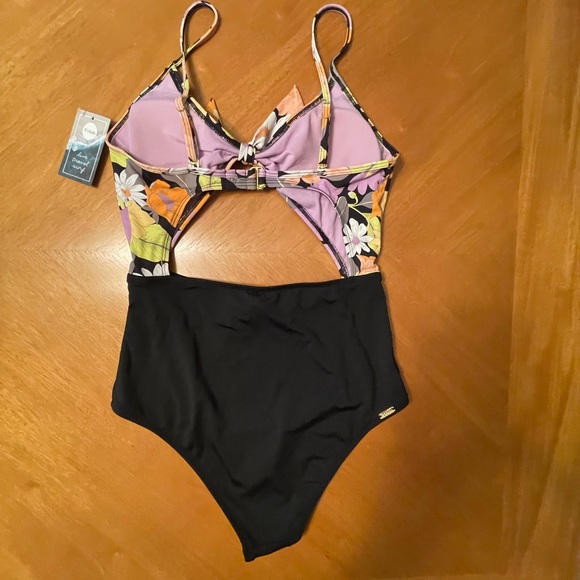 Eidon By Body Glove Monokini - Picture 6 of 8